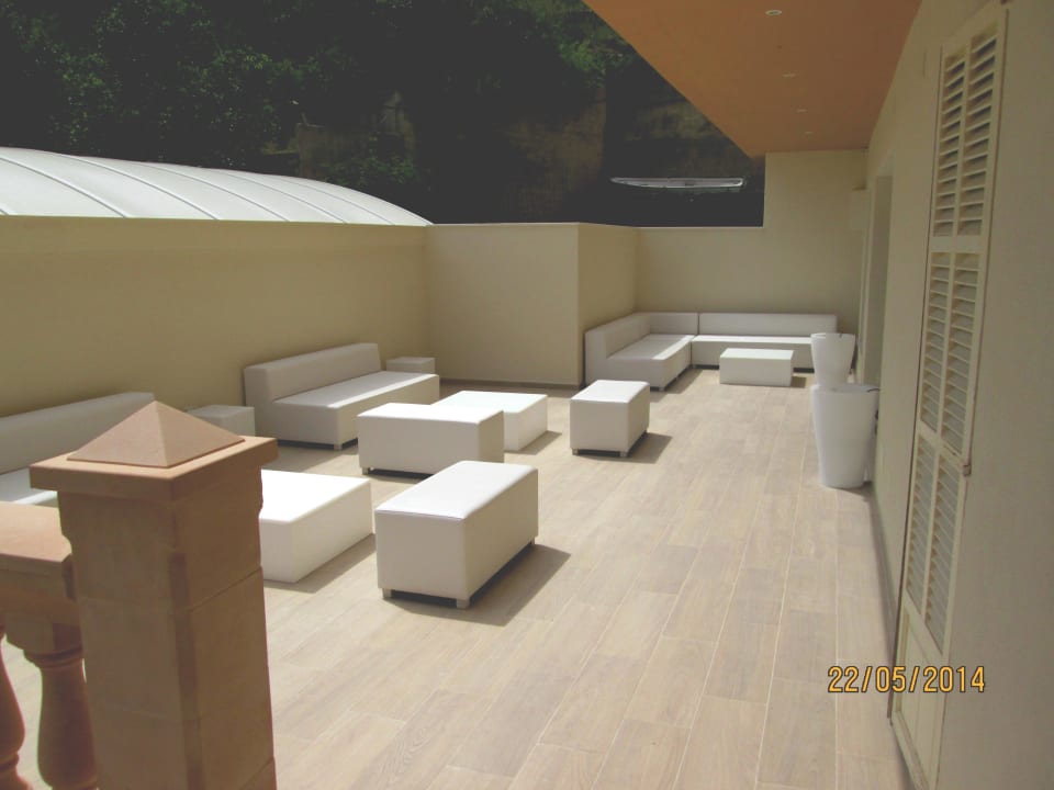 Sitzecke draußen FLOR los Almendros Hotel