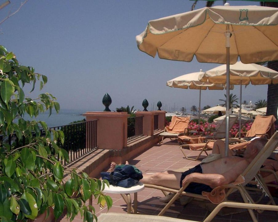 Blick von der Hallenbadterrasse auf das Meer Hotel El Fuerte Marbella