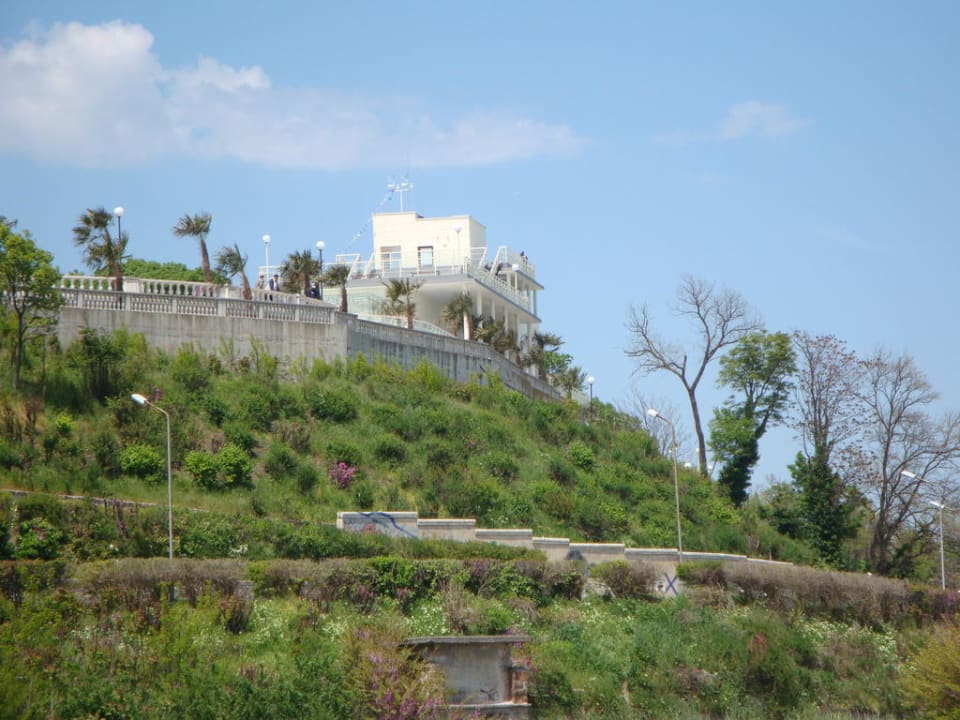 Zugang vom Meerespark an den Strand Grand Hotel & SPA Primoretz