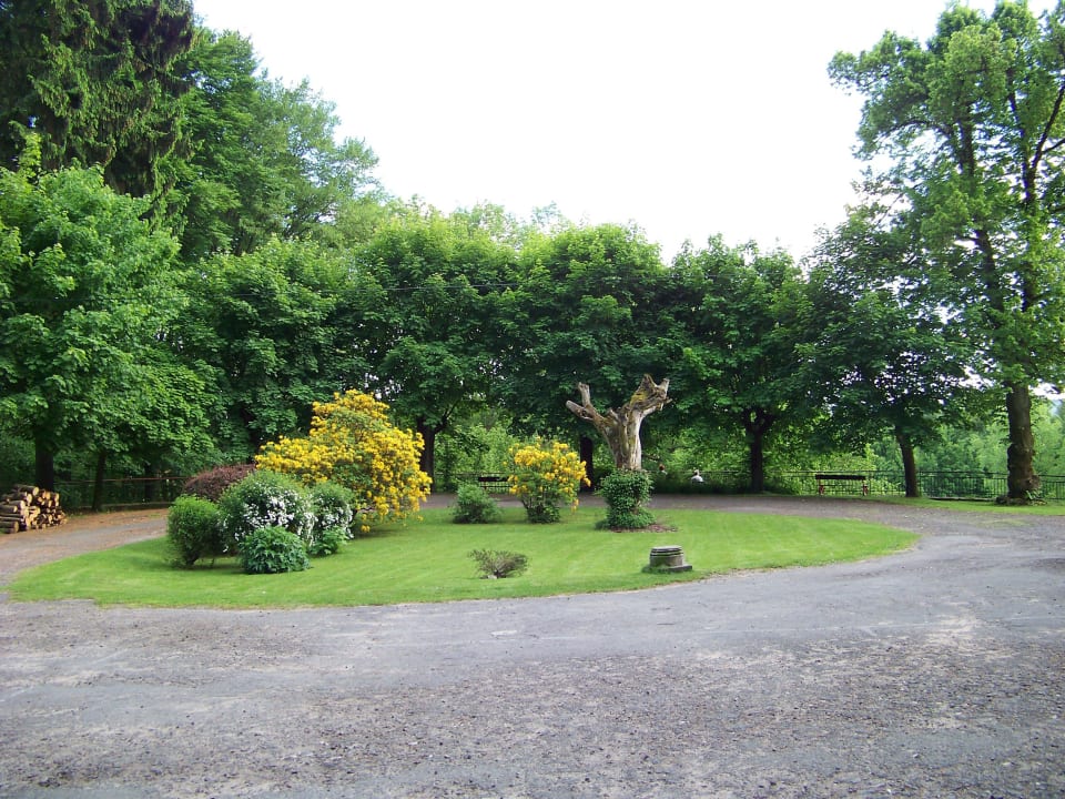 Mitten in der Natur gelegen, mit vielen Wanderwegen Hotel pod Šikmou Věží