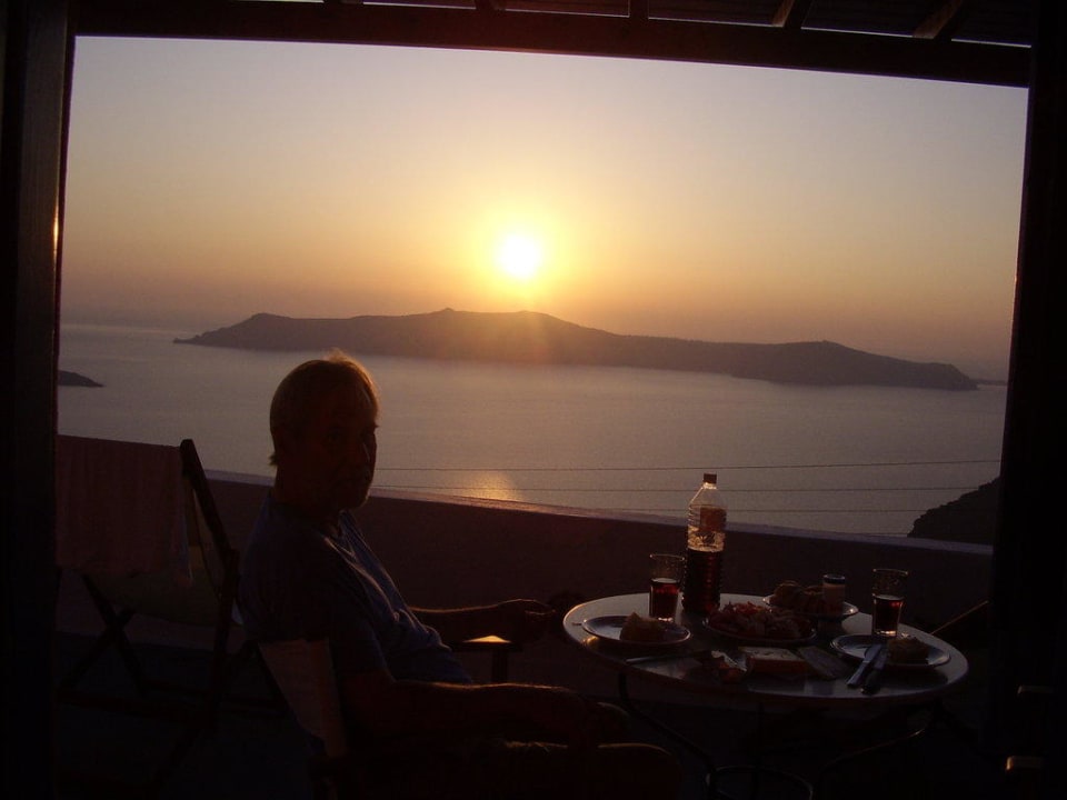 Blick auf Thirassia Hotel Cliff Side Suites