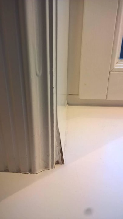 Aufgequollene Fensterumrandung Hotel Christian VIII