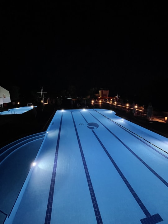 Pool ROBINSON PAMFILYA