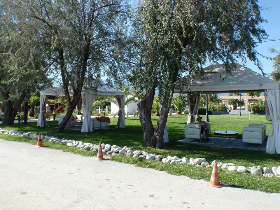 Sitzgelegenheiten an der Strandbar alltoura Club Hotel Poseidon Palace