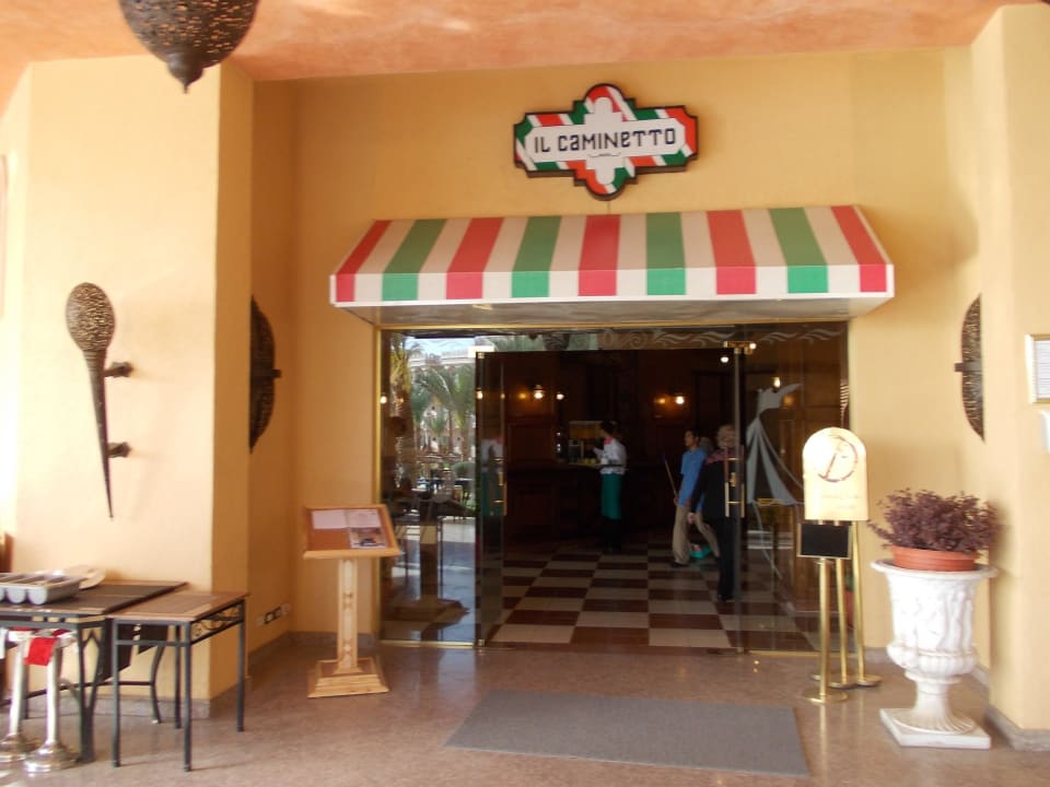 Eingang zum Italiener Pickalbatros Palace Resort