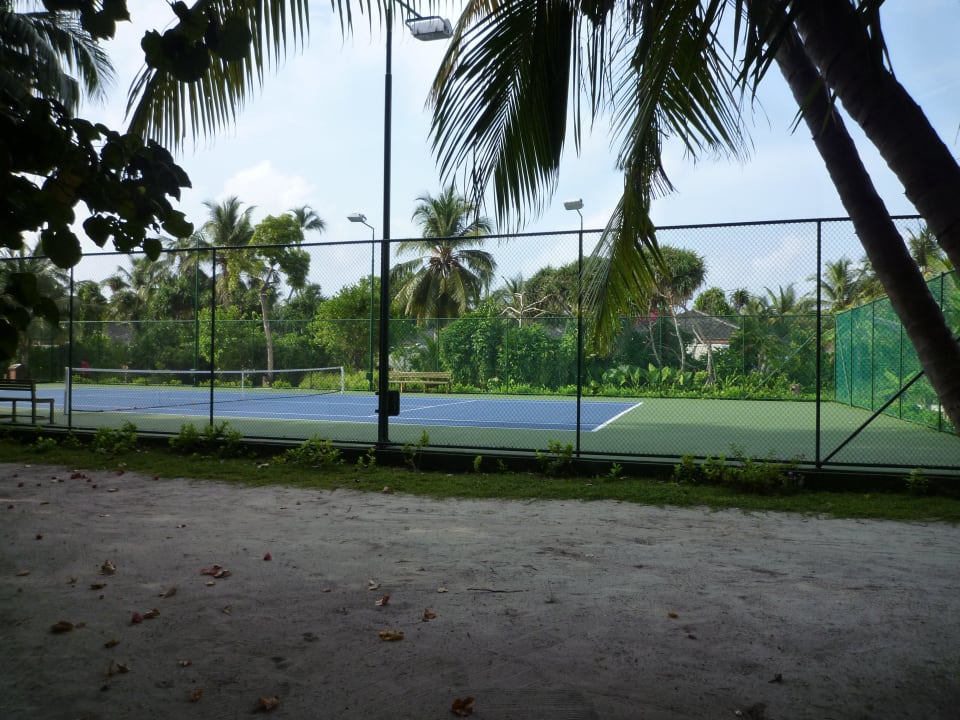 Tennisplatz Vilamendhoo Island Resort & Spa