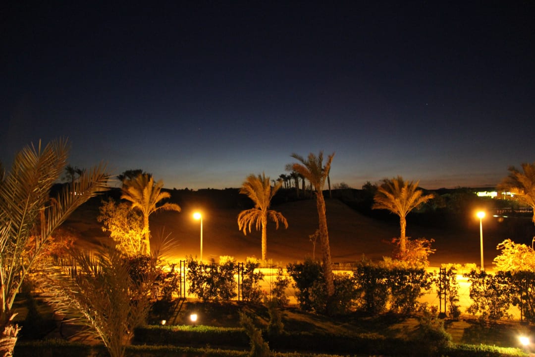 Ausblick vom Balkon bei Nacht Hotel JAZ Makadi Star & Spa