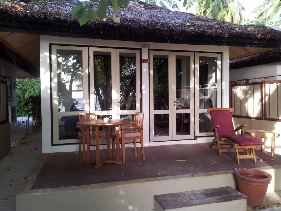 Hinteransicht der Villa Dhawa Ihuru