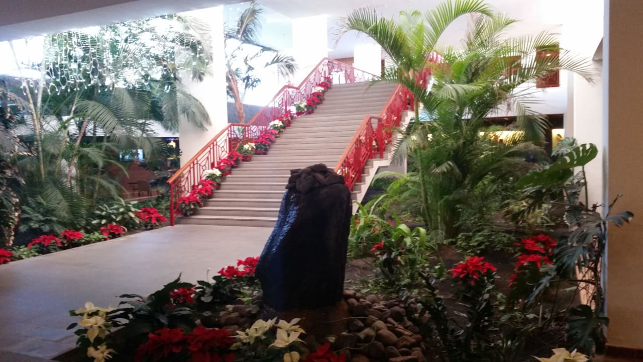 Treppe runter zum Restaurant Hotel Costa Calero