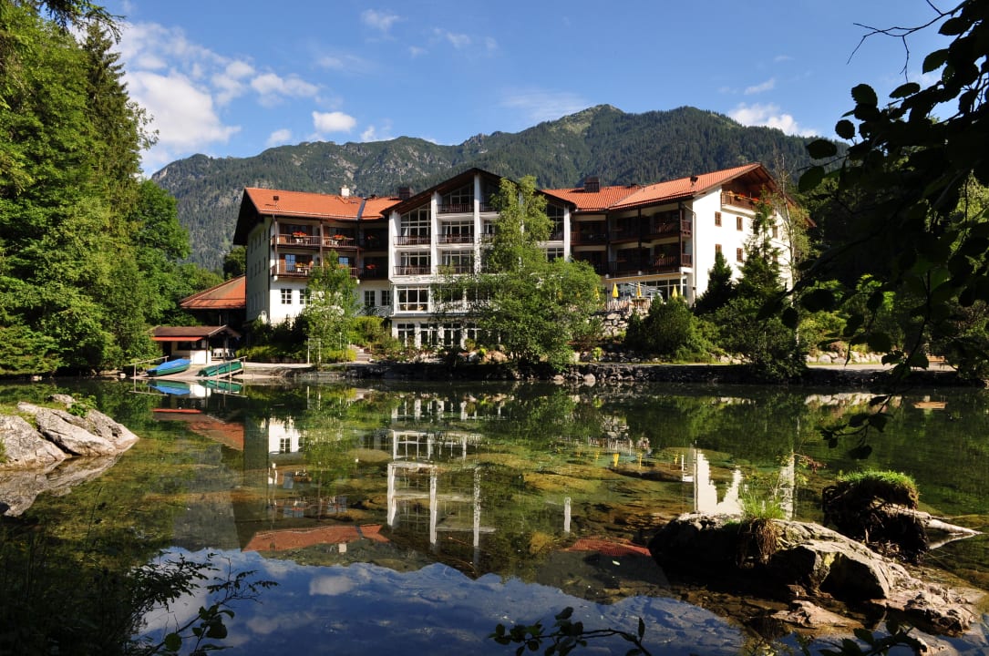 Ansicht über den See hinweg Hotel Am Badersee
