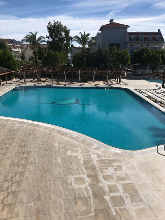 Frisch renovierter Pool Side Breeze Hotel