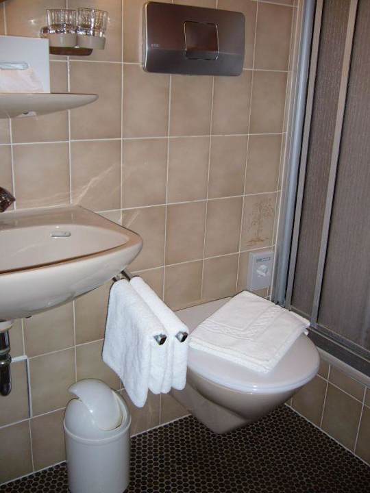 Bad vom Doppelzimmer Standard Flair Hotel Vier Jahreszeiten