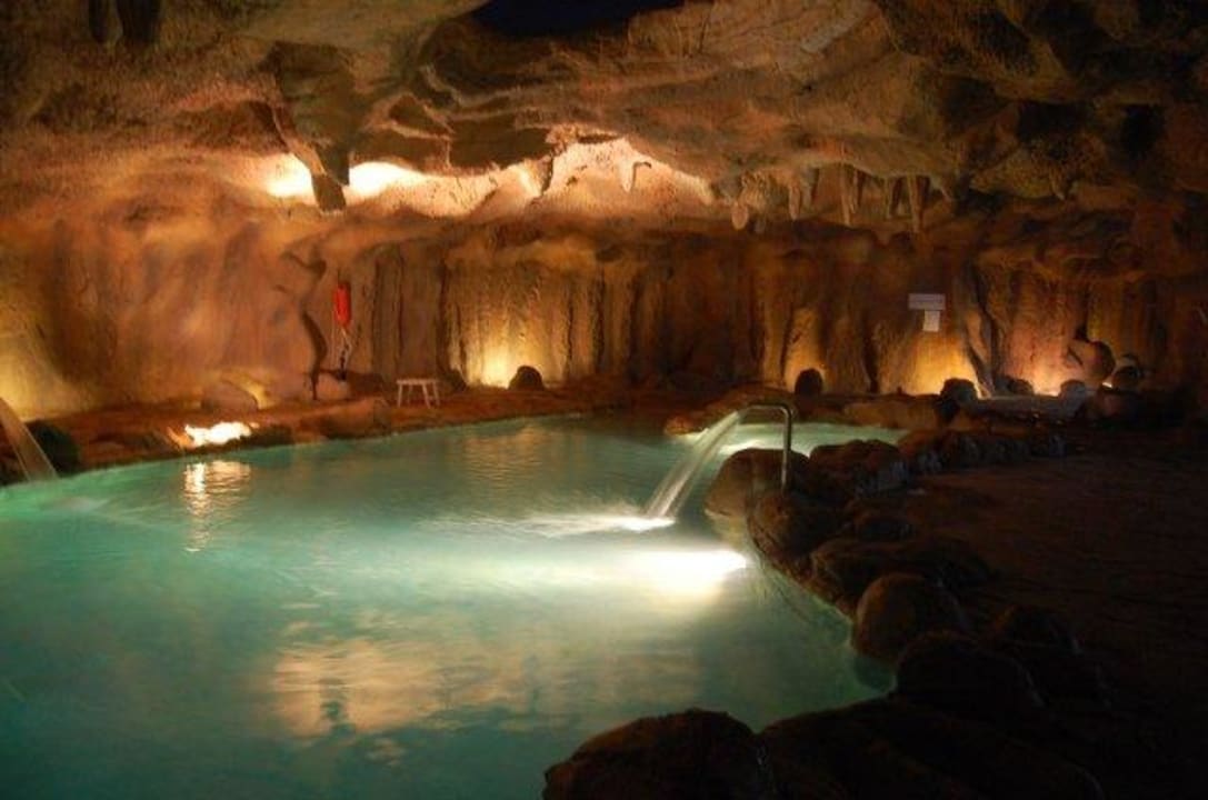 Grota Parrotel Beach Resort