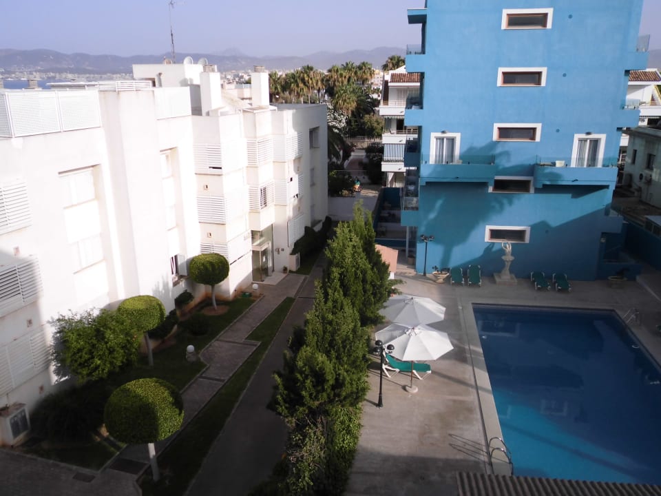 Pool am Morgen UR Hotel Portofino