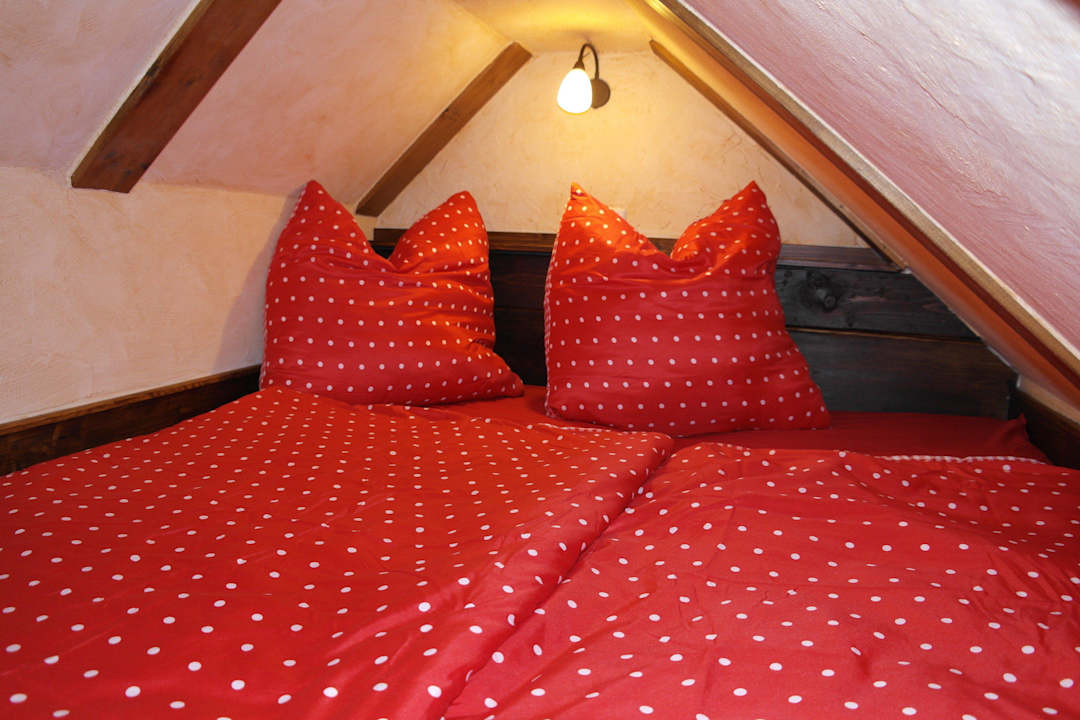 Rustikale Hochbetten(über Holztreppe zu erreichen) Apartment Altes Hinterhäusel