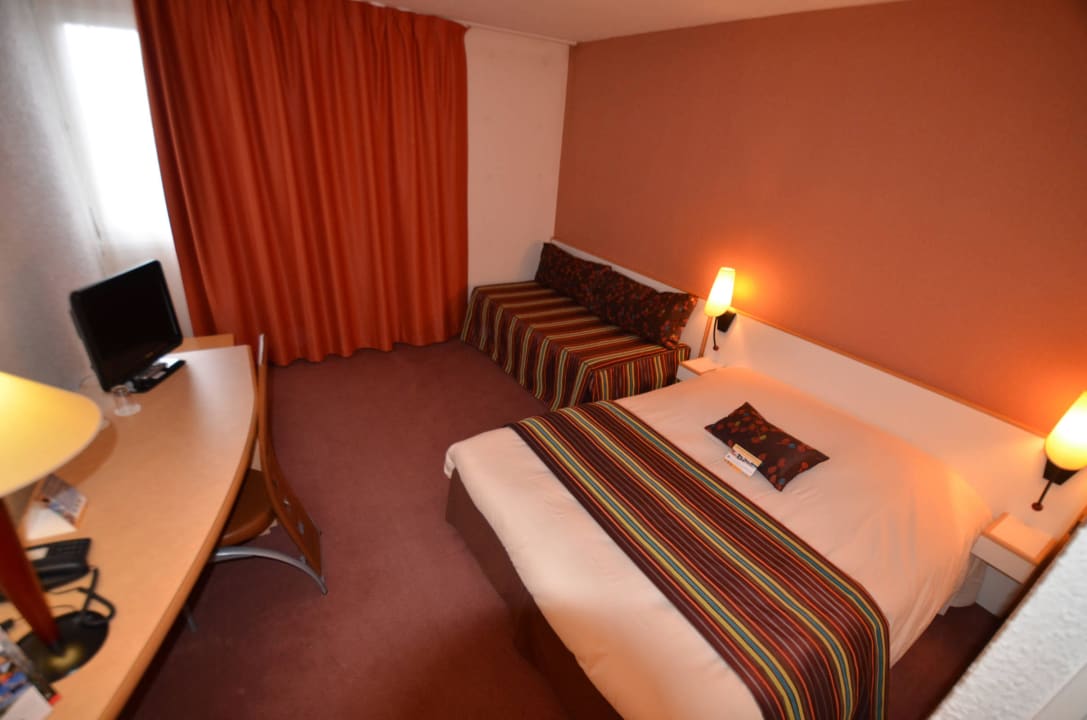 Chambre Triple Quality Hotel Alisée Poitiers Nord