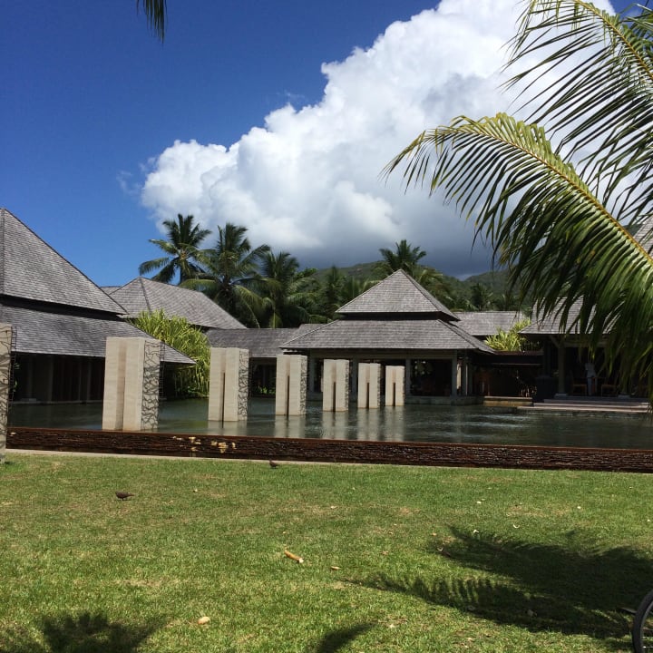 Pool Constance Ephelia