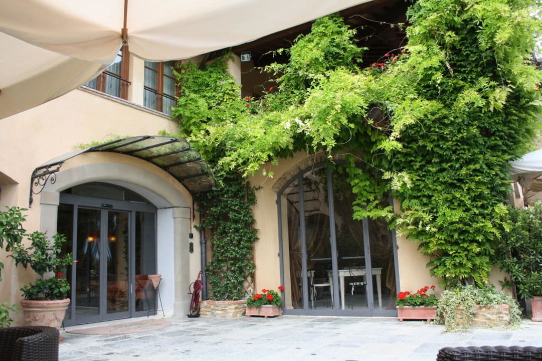 Eingangsbereich Hotel Relais Borgo Di Cortefreda
