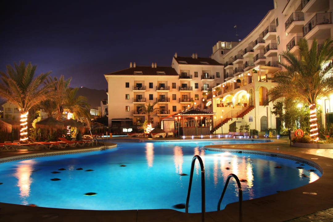 Außenansicht bei Nacht Hotel Benalmadena Palace