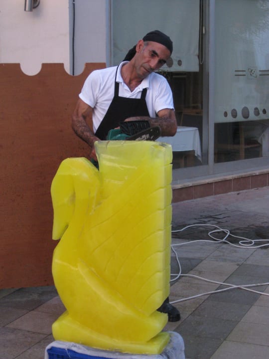 Der Eiskünstler Saturn Palace Resort Hotel