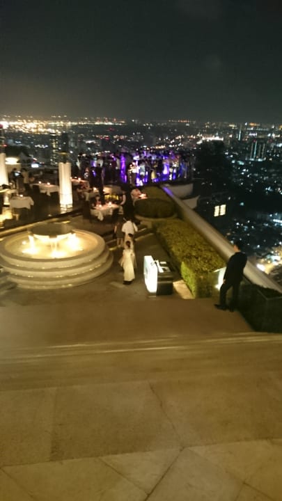 Blick auf die Skybar Tower Club At Lebua