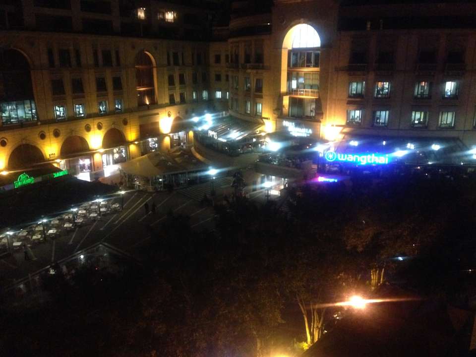 Nelson Mandela Square bei Nacht Hotel The Michelangelo