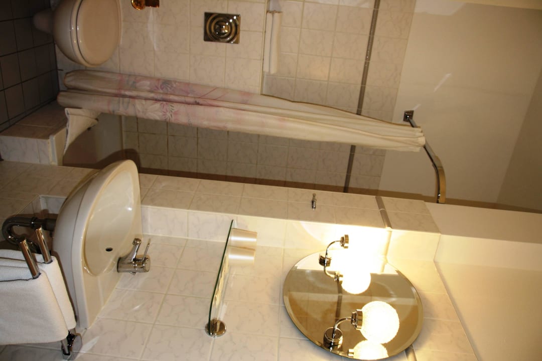 Bad mit Dusche Conditorei & Pension Café Huth