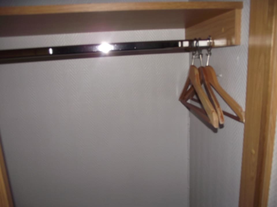 Schrank Leonardo Hotel Düsseldorf Airport - Ratingen