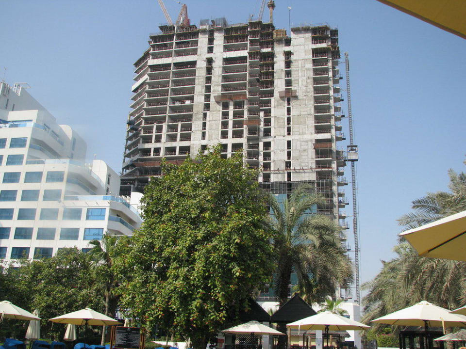 Baustelle nebenan Sheraton Jumeirah Beach Resort