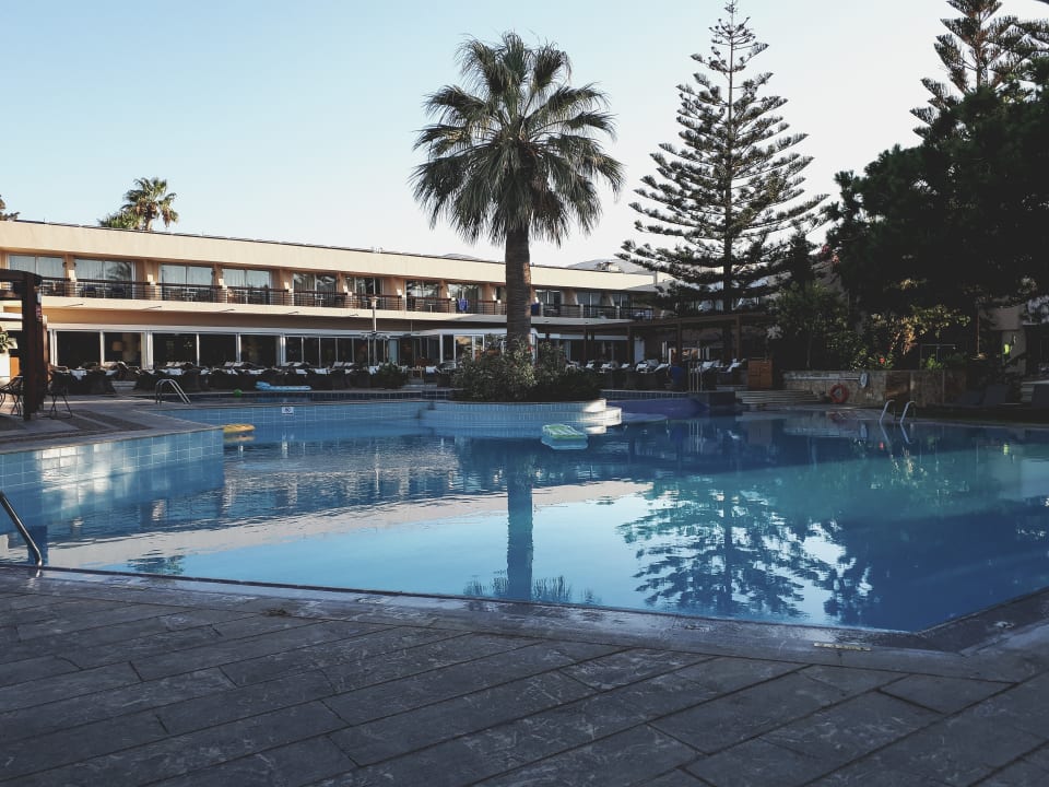 Pool Phãea Cretan Malia