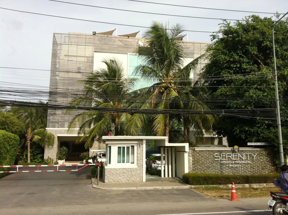 Resort Einfahrt von der Straße aus Serenity Resort & Residences Phuket