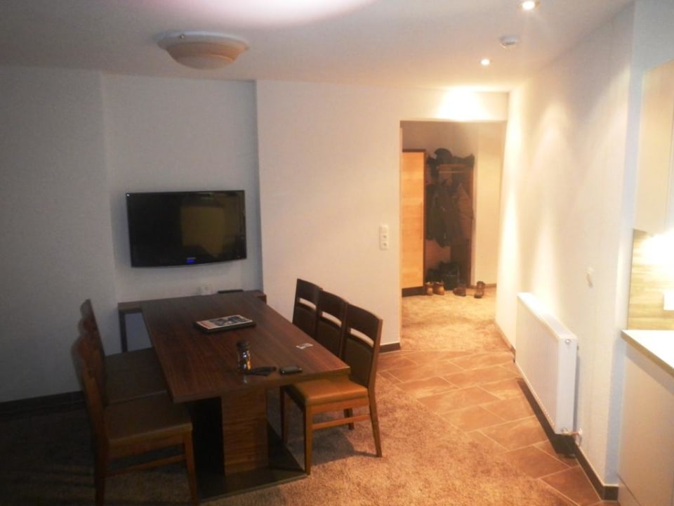 Esstisch mit Flur Apartments Alaska