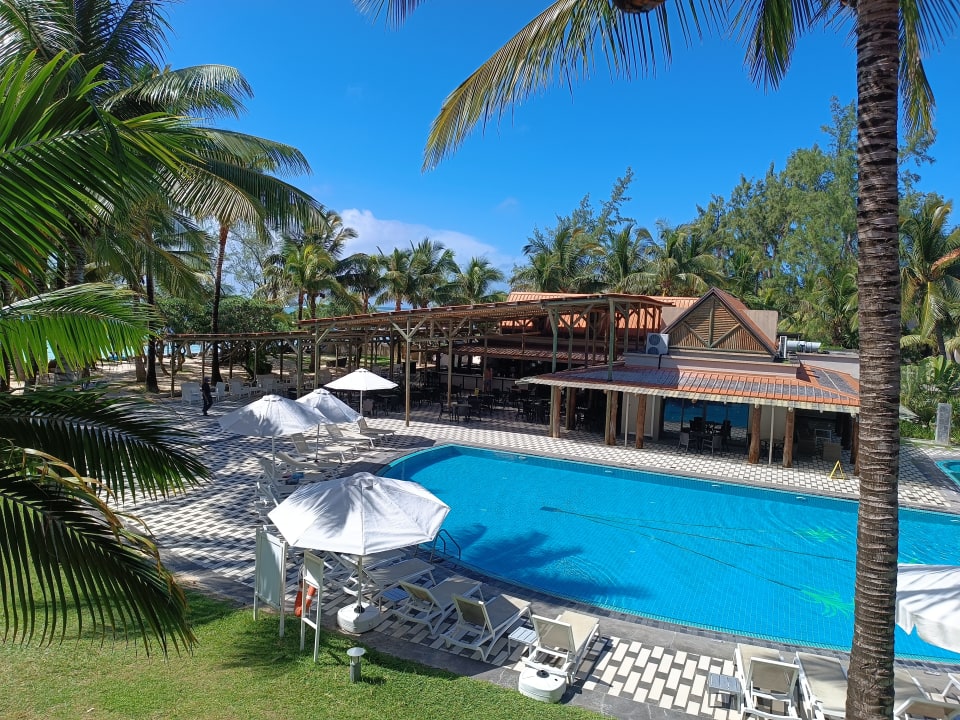 Ausblick Crystals Beach Resort Belle Mare, a member of Radisson Individuals