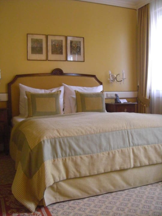 Das gemütlich Bett im wunderschönen Standard DZ Hotel Sacher