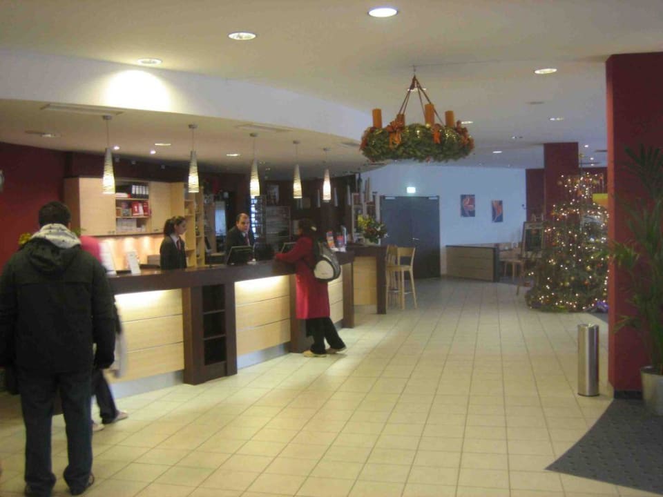 Rezeption Premier Inn Wien City Hauptbahnhof