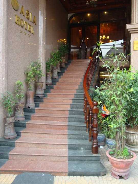 Escalier d'accès à la réception Hotel Asia