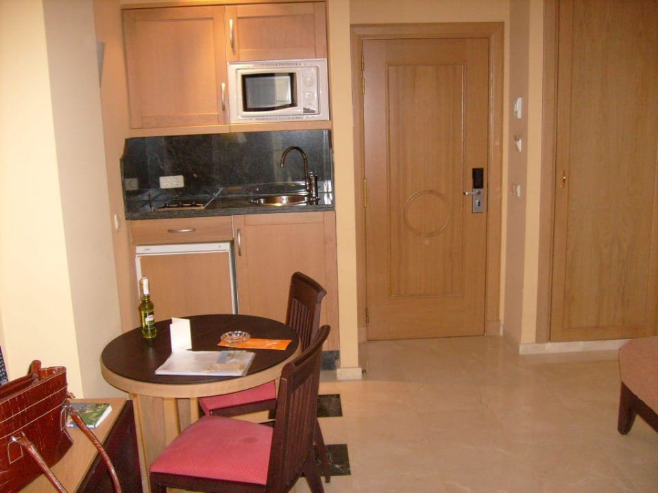 Wohnraum mit Küchenecke Grupotel Playa de Palma Suites & Spa