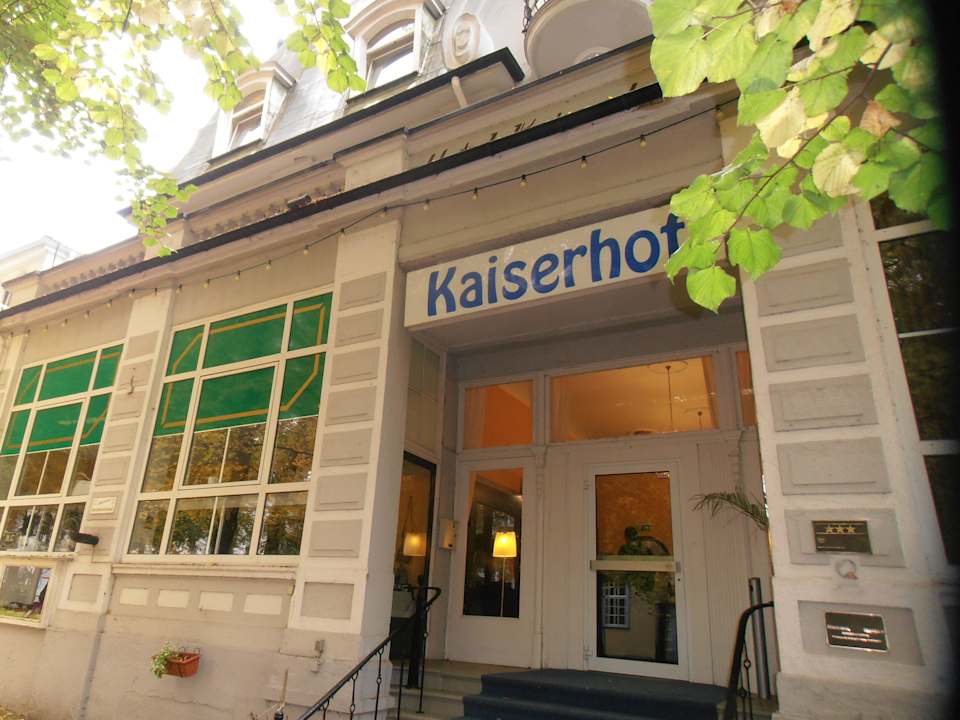 Eingang von der Lindenallee Hotel Kaiserhof Bad Pyrmont