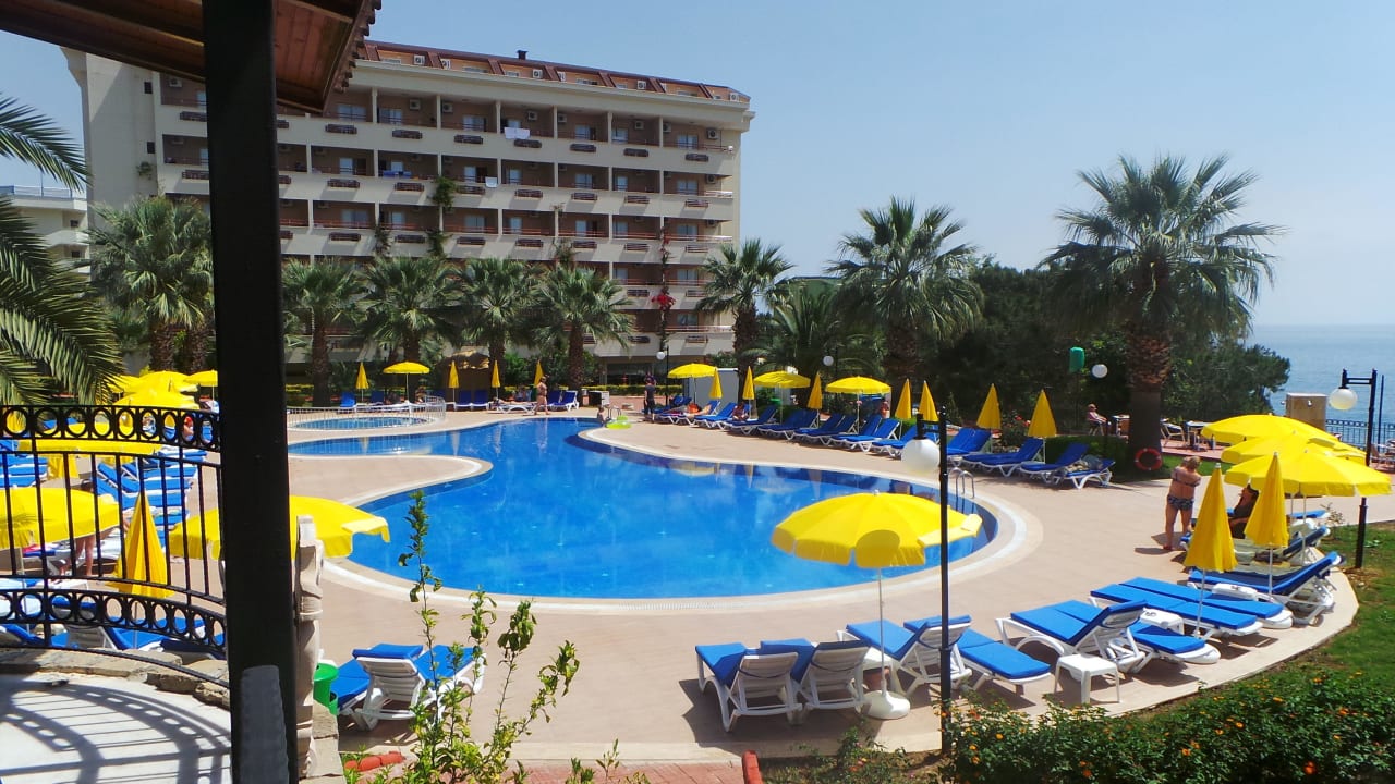 Pool Aska Bayview Resort