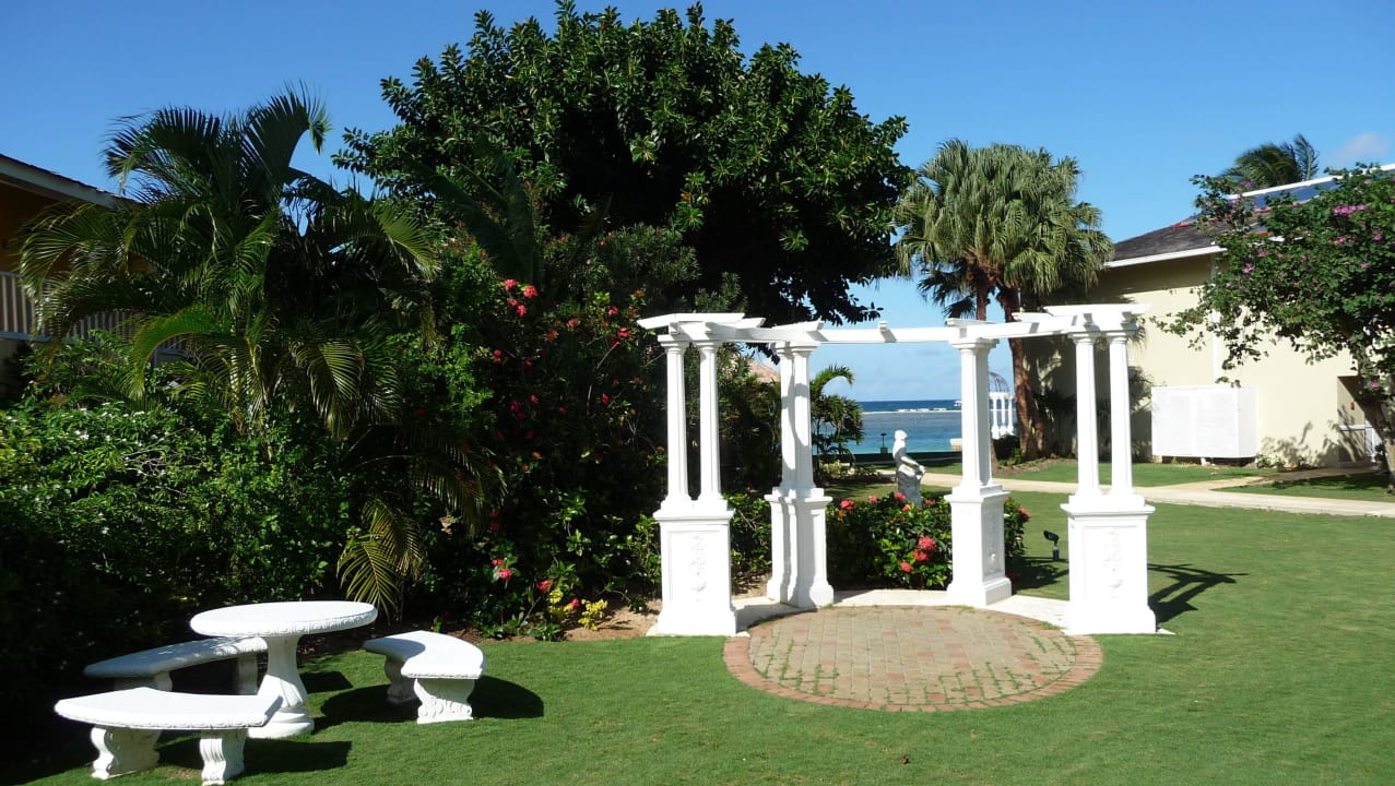 Schöne Gartenanlage Sandals Montego Bay