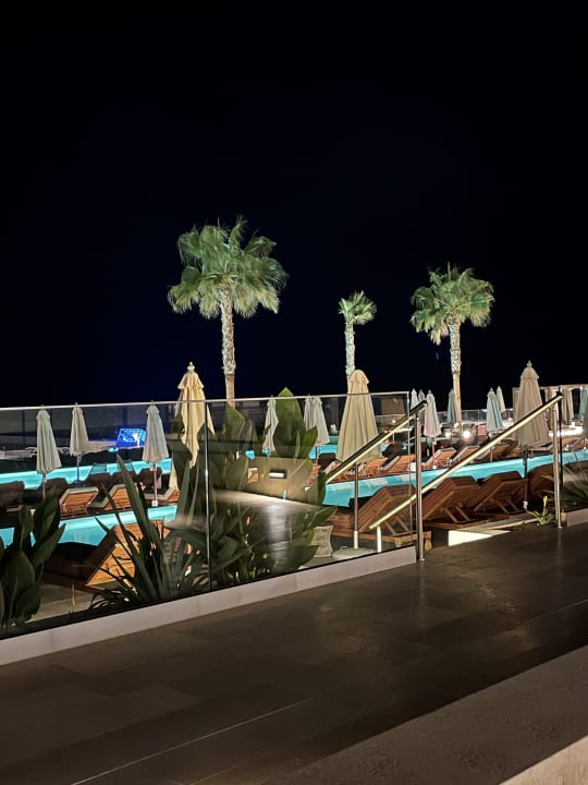 Pool The Royal Senses Resort, Curio Collection by Hilton