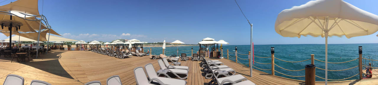 Neue Sonnen Plattform am Strand VONRESORT Golden Beach