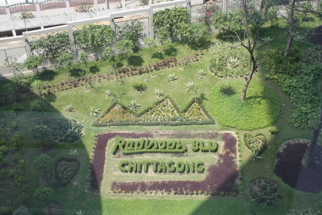 Damit man nichts verwechseln kann Radisson Blu Chittagong Bay View