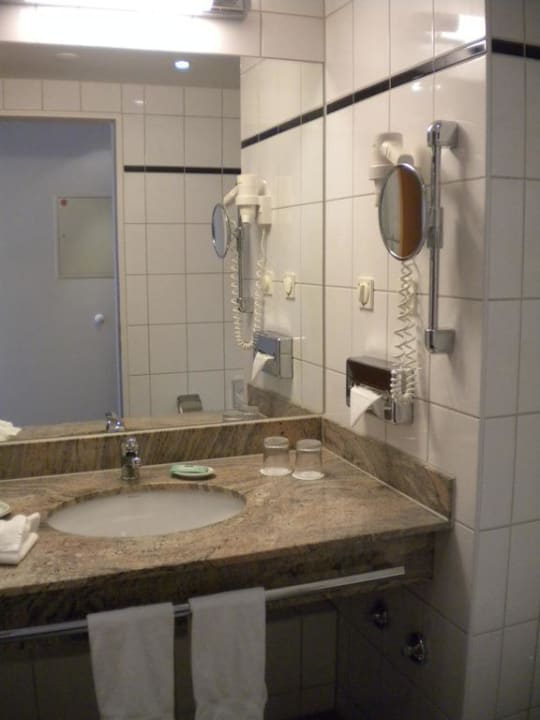 Blick ins Badezimmer Welcome Hotel Gelsenkirchen
