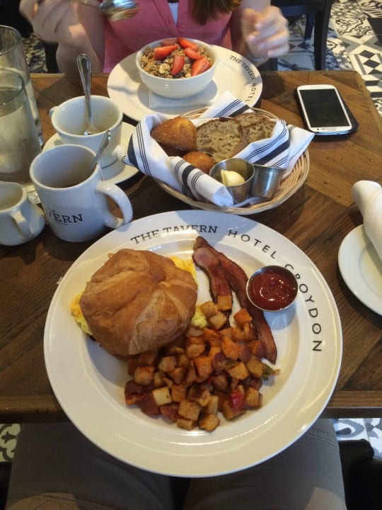 Frühstück im hoteleigenen Restaurant Hotel Croydon Miami Beach