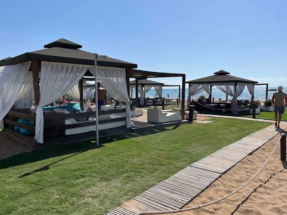 Strand Kamelya Aishen Club