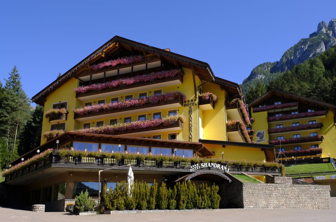 Außenansicht Hotel Shandranj