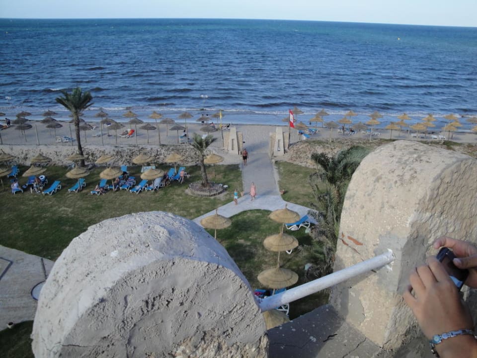 Das Meer hat 200 Meter rein ca. 1,50 Meter tiefe Monarque Club Rivage