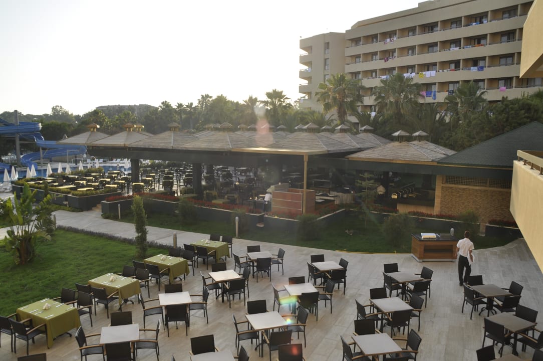 Aussenterrasse und Gartenrestaurant Özkaymak Select Resort Hotel