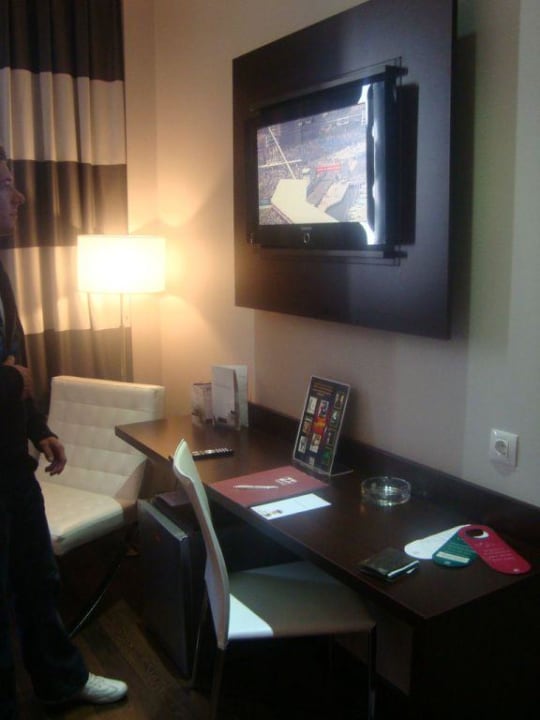 TV-Wand Hotel & Spa Villa Olimpic@ Suites